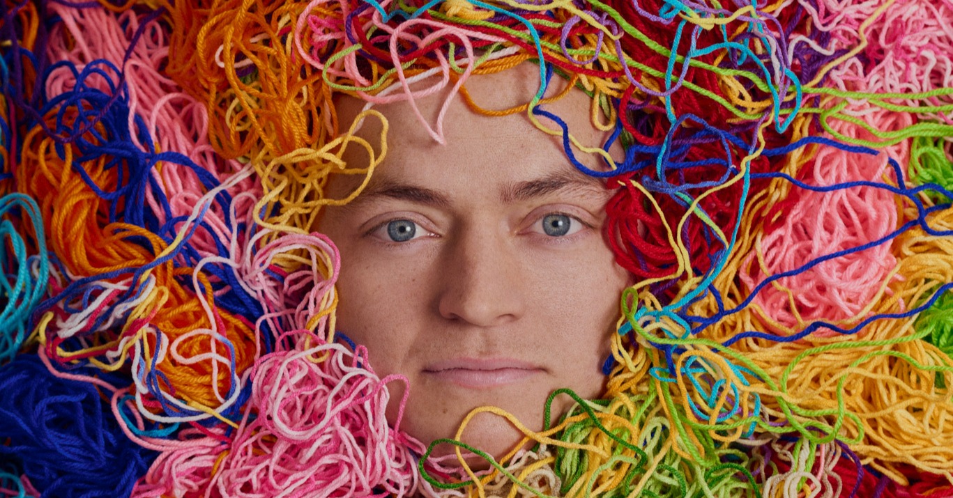 Tom Towelling Teaches You To Knit